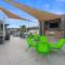 4 Beds Home In Newport Beach With Heated Jacuzzi, Pool, AC, Gym And Pickleball Courts - Newport Beach