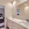Off the hook in Austin with Chic 2BR Retreat plus Firepit