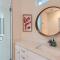 Off the hook in Austin with Chic 2BR Retreat plus Firepit