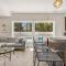 Auroro 6 BR Elevator Theater Rec Room Pool & Hot - Corolla