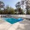 Auroro 6 BR Elevator Theater Rec Room Pool & Hot - Corolla