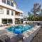 Auroro 6 BR Elevator Theater Rec Room Pool & Hot - Corolla