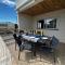 Charmant Chalet Rangée 9 avec Wifi, Climatisation et Terrasse - 250m de la Plage, 6 pers - FR-1-784-7