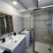 Charmant Chalet Rangée 9 avec Wifi, Climatisation et Terrasse - 250m de la Plage, 6 pers - FR-1-784-7