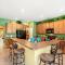 Spacious and Relaxing Home with South Facing Pool home - Davenport