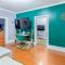 The Tremont Emerald - By Christmas Story House - Historic Charm & Modern Comfort Near Downtown With Parking, 300MB Wifi & Self Check-In
