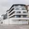 Gorgeous 2 Bed Apartment with Stunning Sea Views with Free Parking and Fast Internet