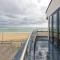 Gorgeous 2 Bed Apartment with Stunning Sea Views with Free Parking and Fast Internet