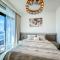 Panoramic Escape with Private beach, 2BR on High floor - Dubaj