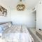Panoramic Escape with Private beach, 2BR on High floor - Dubaj