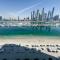 Panoramic Escape with Private beach, 2BR on High floor - Dubaj