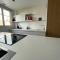 Stylish modern large 2 Bedrooms 5 min close to Paris - Levallois-Perret