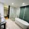 Platinum Suites by Penguinhome