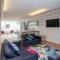 Spacious Georgian Coach House with Parking