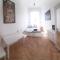 Small Sunny park view apartment - Praga