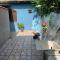 Casinha 4 quadras da praia com churrasqueira e garagem