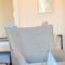 Central Location 1BR APT w City view South BNE