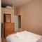 Spacious Central Bath Apartment with Terrace