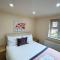 Addlestone Stylish Spacious Three Bedroom House - Addlestone