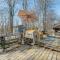 Tobyhanna Home with Fire Pit 1 Mi to Lake Carobeth! - 托比汉纳