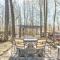 Tobyhanna Home with Fire Pit 1 Mi to Lake Carobeth! - 托比汉纳
