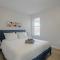 Vibrant Spacious Home w Private Pool and Jacuzzi Vibrant Spacious Home w Private Pool and Jacuzzi