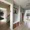 Contractors welcome 3 bed house with parking by Eagle Owl Stays