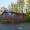 Rustic Fawn Lodge with Hot Tub for 4 - Resort Spa in Devon - 查德利