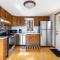 Modern Chalet w Hot Tub, Large Deck, Grill & WiFi