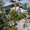 Pirates Cove Cottage at Palm View Inn of Sanibel with Bikes