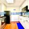 The Sapphire Haven - Your Old Brooklyn Oasis Awaits Families, Couples, Business Travelers Near Downtown With Parking, 300 MB WiFi & Self Check-In