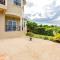 Oceanview Terrace I Full Kitchen I Steps to Beach I WiFi