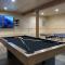 Spectacular Game Room, 3000 sqft, 2 Masters, Pool Table, 2 Decks, AC, Dogs - Lake Arrowhead