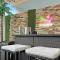 Vacay Spot experience Luna Sky! 65" TV BAR, BBQ, SHOWER massage jets, music, go to FL Keys