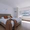 Huswell - Corner apartment with spectacular sea view