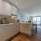 Huswell - Cosy apartment with frontal seaview