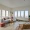 Huswell - Stylishly refurbished apartment with sea view