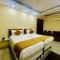 Hotel Saket Place - Near Saket Metro - Nova Deli