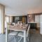 Huswell - Spacious apartment with private car park
