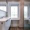 Huswell - Spacious house with garden and parking