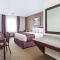 Ramada by Wyndham Red Deer Hotel & Suites - Red Deer