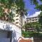 Golden Beachfront Apartment Diani