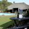 Contemporary Gem: Studio with Serene Pool View - 纽卡斯尔