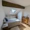 Lumineux appartement sous les toits à Pey Berland