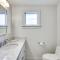Narragansett Home with Scenic Views Walk to Beach! - Narragansett