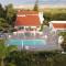 Country House con Piscina e Jacuzzi Villa delle Sterlizie