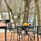 Blisku do Gradot - Riverfront Luxury Cabins