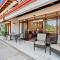 2BD Condo with Pool Near Beach