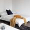 NEW! A Comfy & Stylish Apt Next to Darling Harbour - Sydney