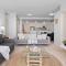 A Comfy 2BR Apt for 7 Next to Darling Harbour